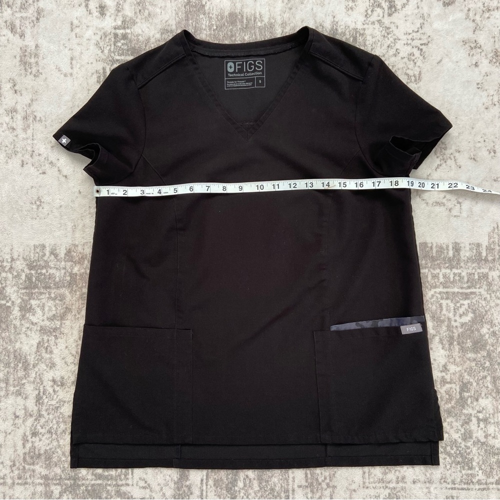FIGS Gaya Black Contrast Camo Pocket Women's Scrub‎ Top Small - Picture 7 of 10